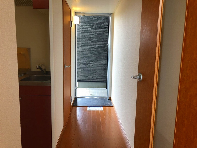 レオパレスサンブリッジ 玄関