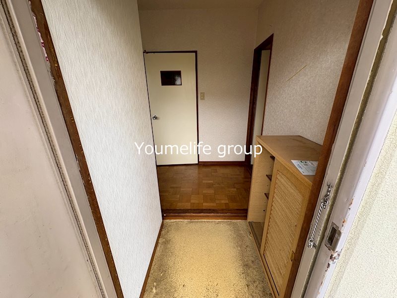 ホワイトハウス伊勢原 玄関