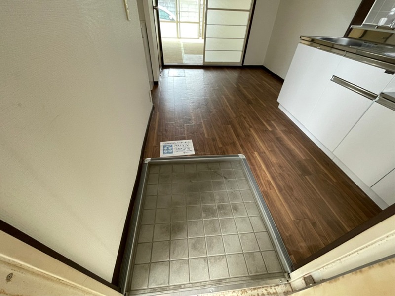 クロノス菫平 玄関