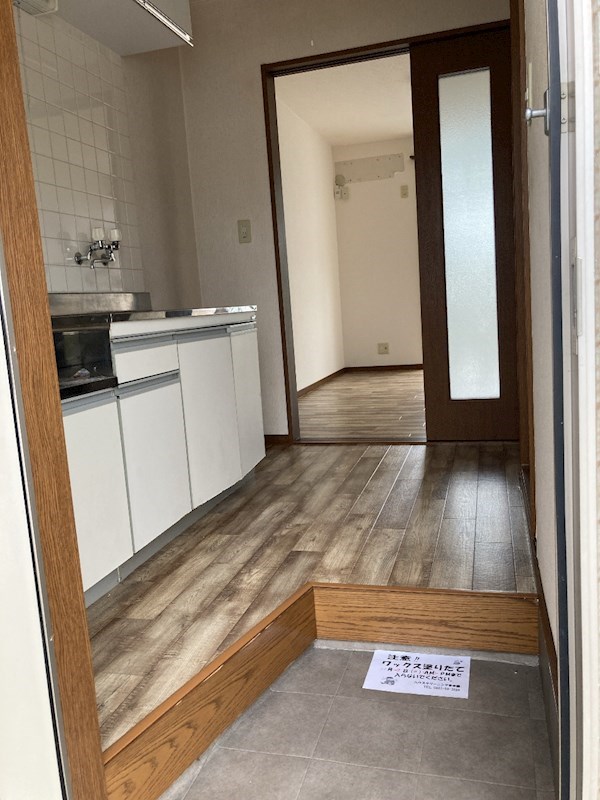 ラージガーデンE 玄関