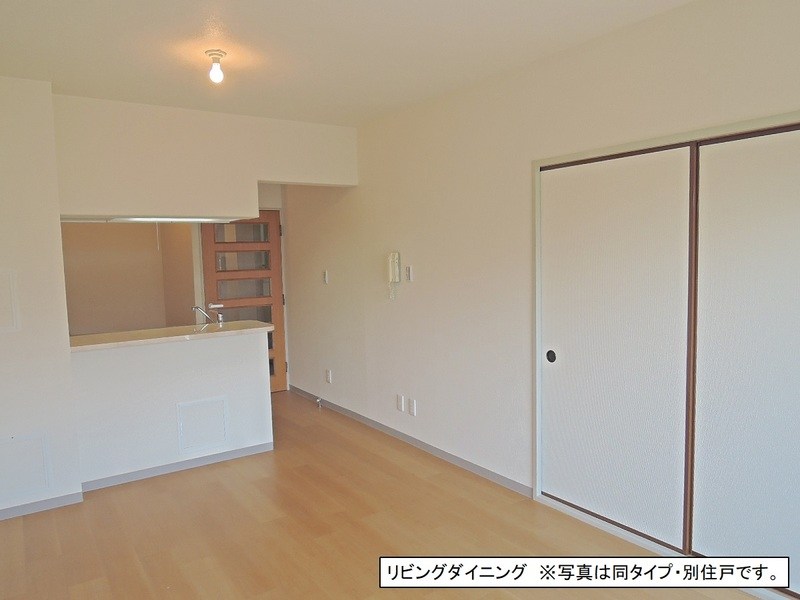 レジエ戸塚深谷1号棟 リビング
