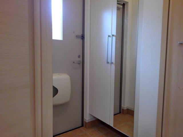 ハナブサ 玄関