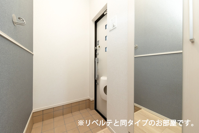 小和田３丁目アパート 玄関