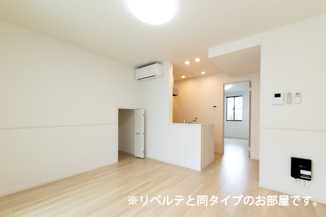 小和田３丁目アパート リビング