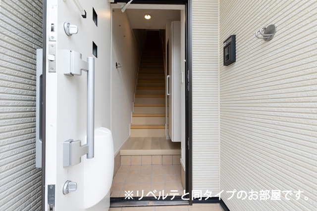 小和田３丁目アパート 玄関