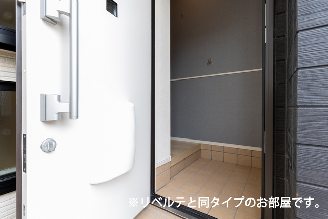 小和田３丁目アパート 玄関