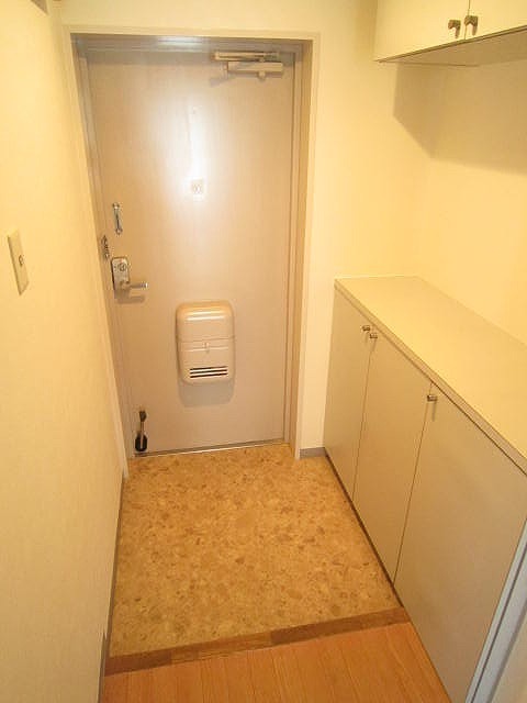 トミーライフ湘南 玄関