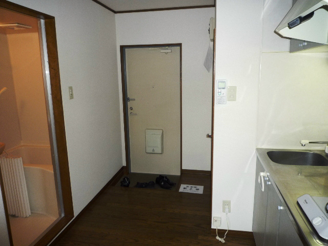 千鶴ハイツ 玄関