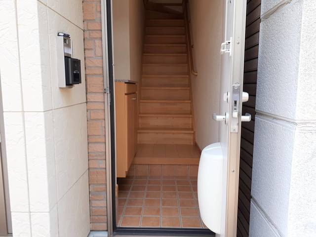 カーサ・プラシード 玄関