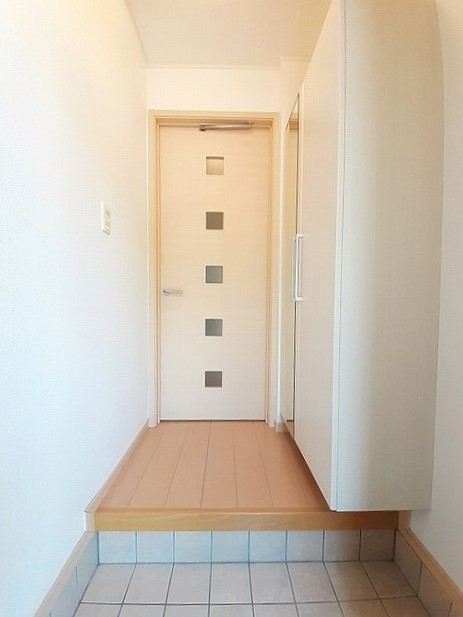 プレシュ村岡東 玄関