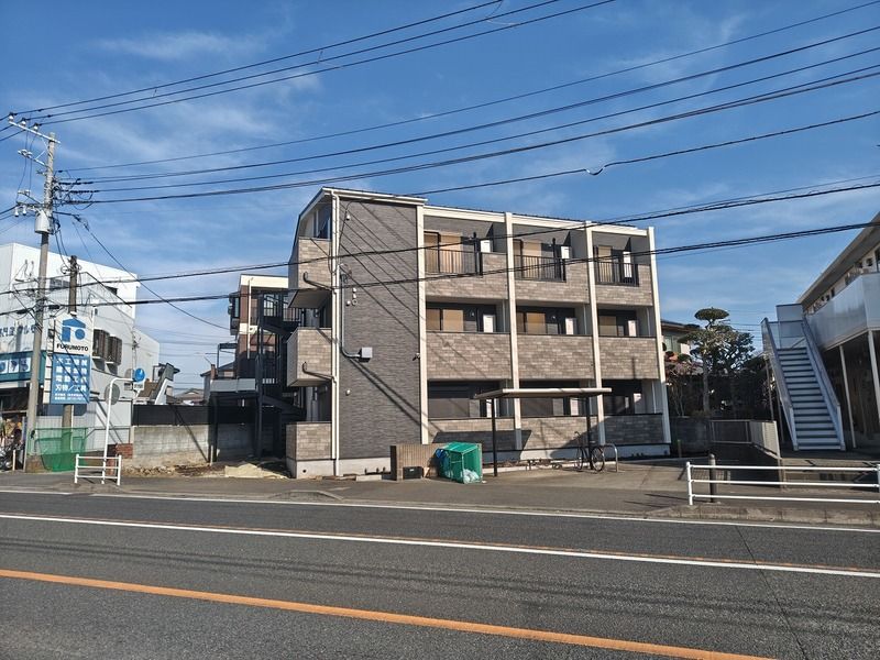 アザーレ・ディオン六会日大前 201号室 外観