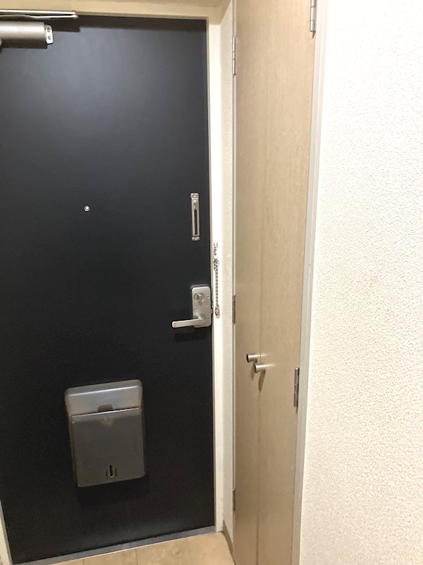 メゾンカワベ 玄関