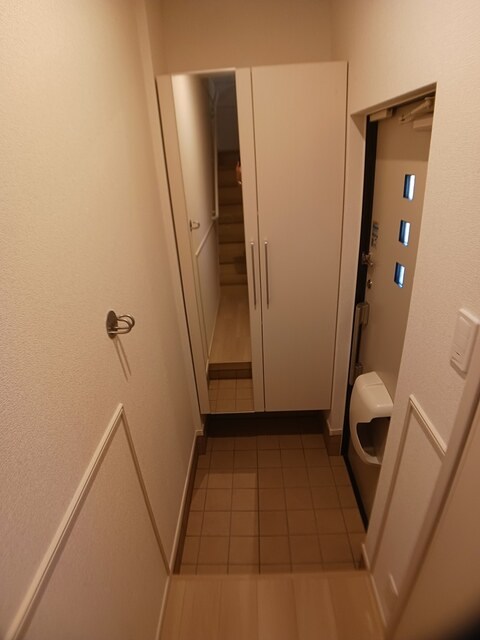 アベニールＦ 玄関