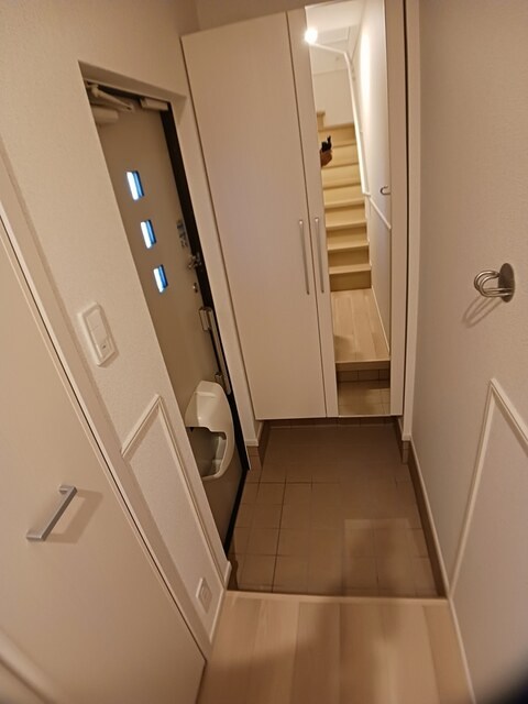 アベニールＦ 玄関