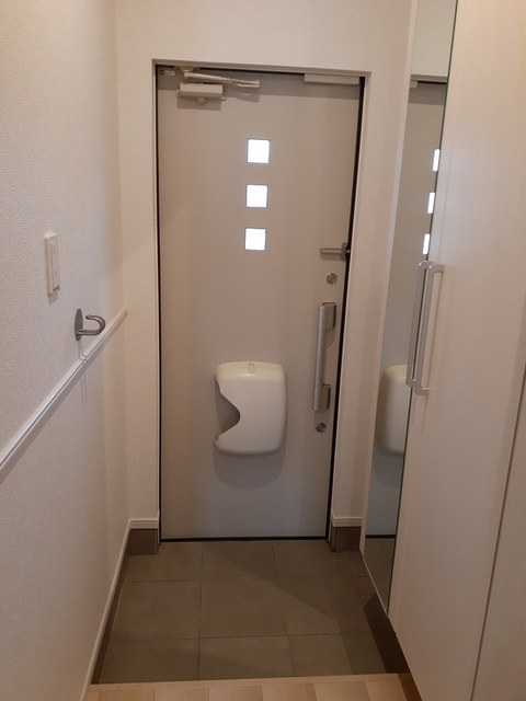 サン　ウィステリア 玄関