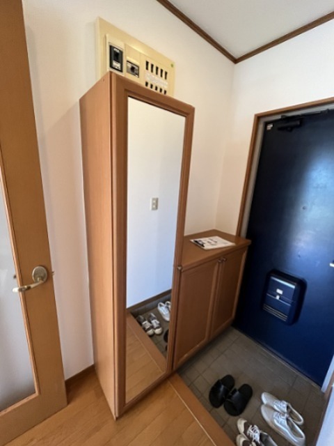 マンション東 玄関
