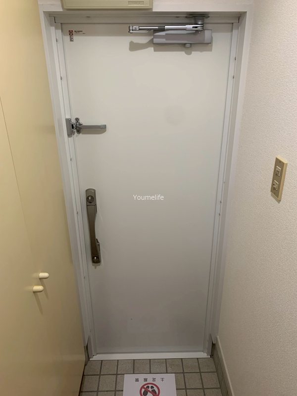 プラーズ城南B 玄関