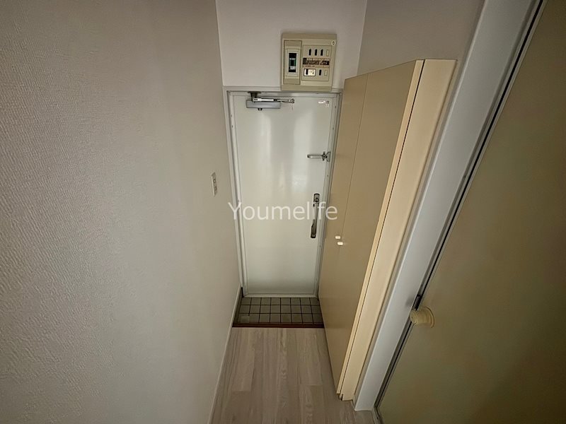 プラーズ城南B 玄関