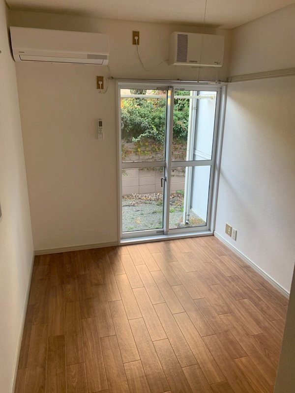 プラーズ城南B リビング