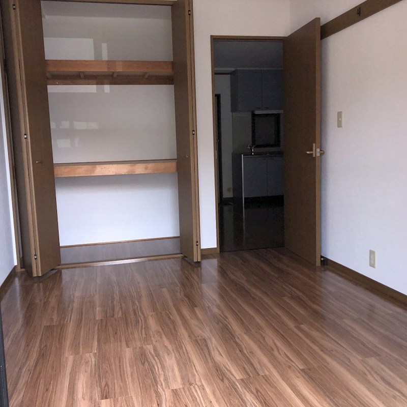 反転間取参照 PINENUTⅠ ベッドルーム