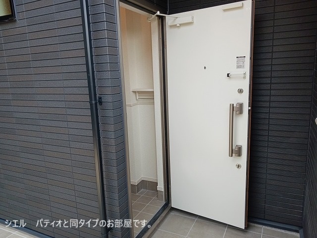 ひだまりガーデンテラスⅠ 玄関