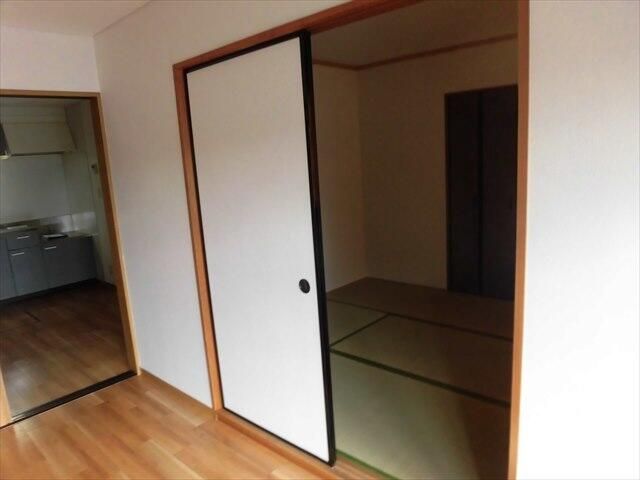 ラルジュ・アイ その他4