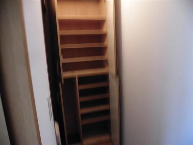 ラルジュ・アイ 玄関