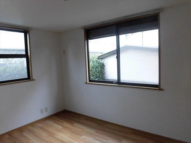 ラルジュ・アイ リビング