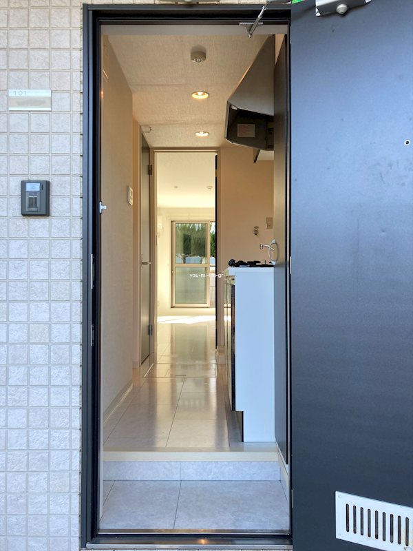 ストゥディオ 玄関