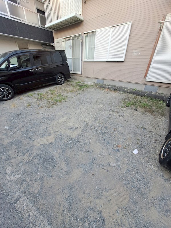 メゾン石井 駐車場