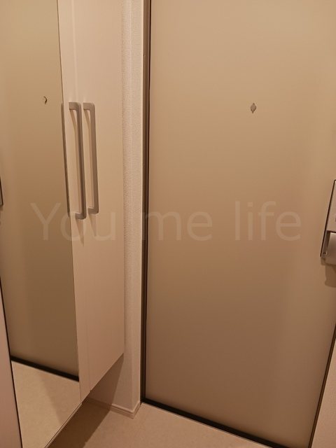 ヴィラ　リヴァージュ 玄関