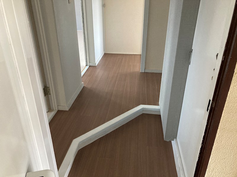 東高森団地11号棟 玄関