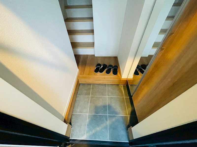 ラドゥーノ 玄関