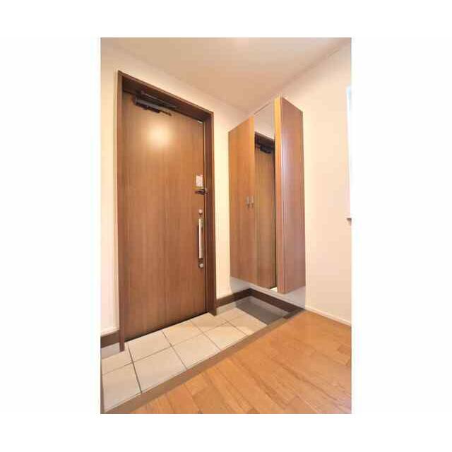 平塚市南原一丁目戸建 玄関