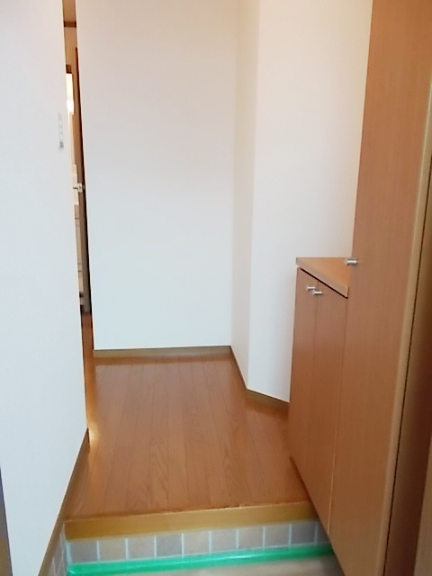 アヴニール秋葉Ａ 玄関