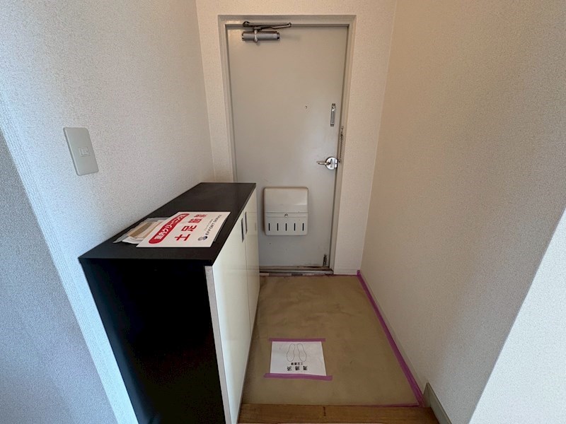 テレパレス伊勢原1号棟 玄関