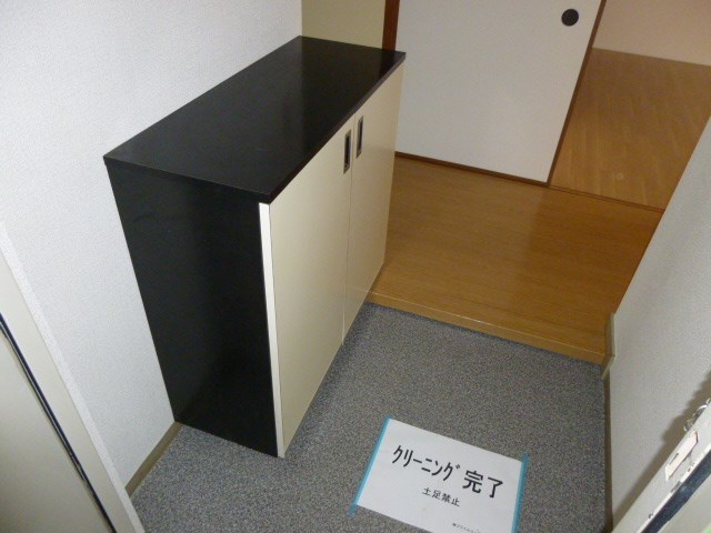 テレパレス伊勢原1号棟 玄関