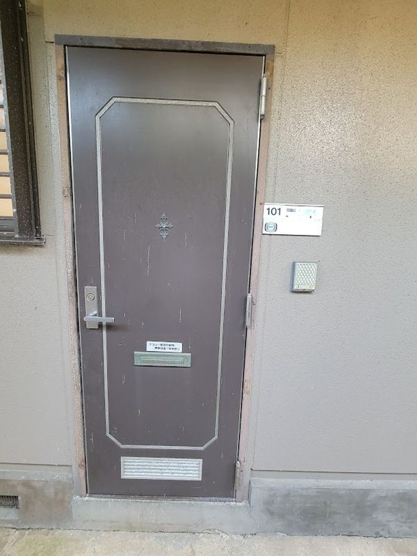 ファミーユＭ 玄関
