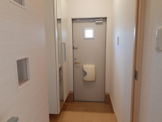 メゾン・シーダー壱番館 玄関