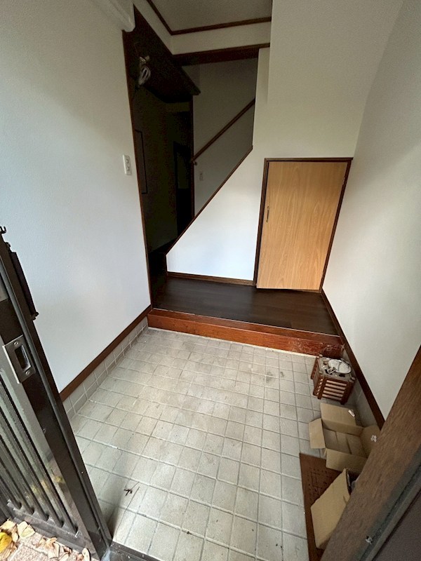 横浜市磯子区田中２丁目　貸家 玄関