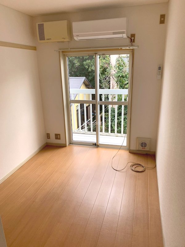 プラーズ城南B リビング