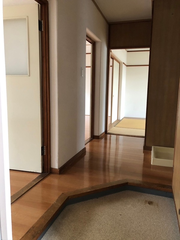 椿ハイツ 玄関