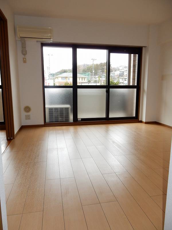 アンソレイエ　アオキ リビング