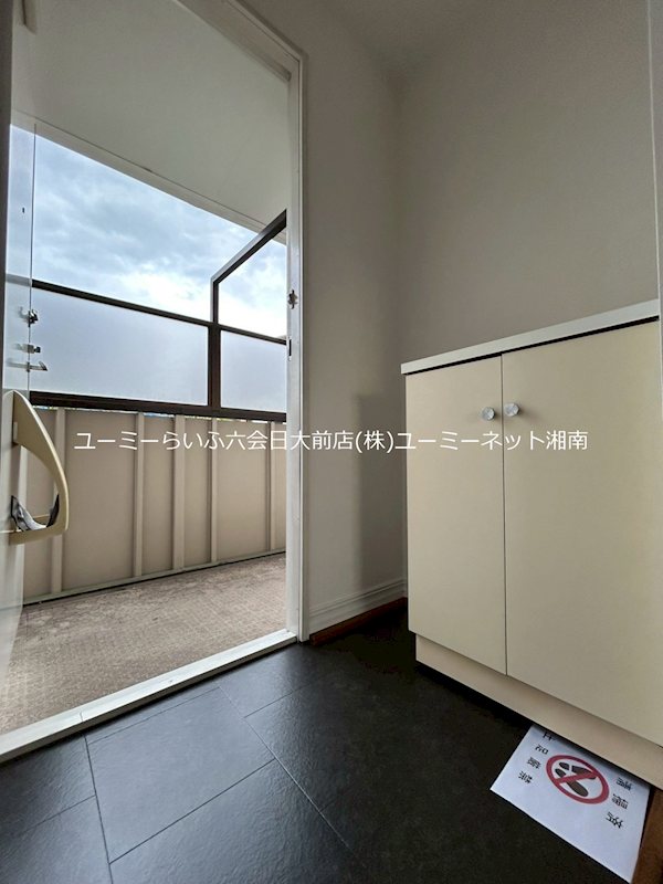 コートビレッジ 玄関
