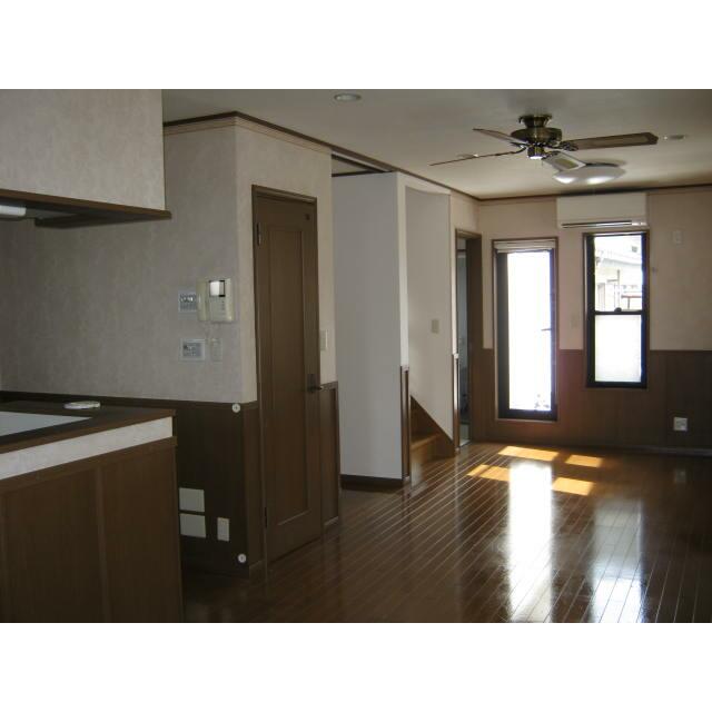 南湖４丁目貸家 リビング