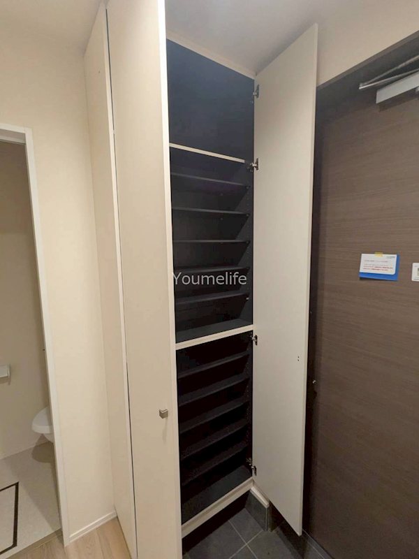 リラガーデンB棟 玄関