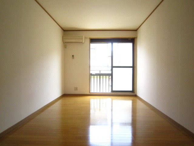 ヴィラ・シャルマン リビング