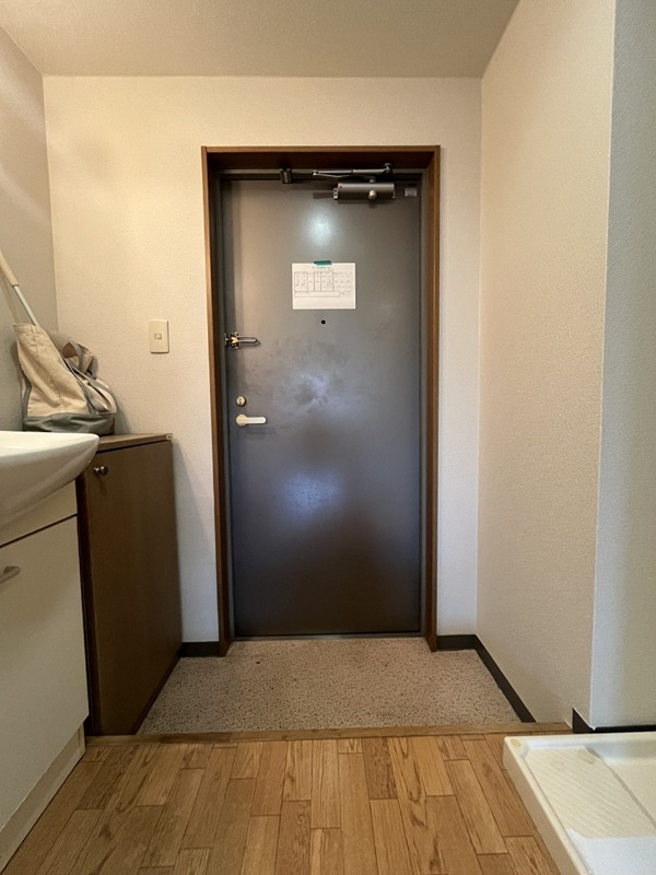 ファーストウイング 玄関