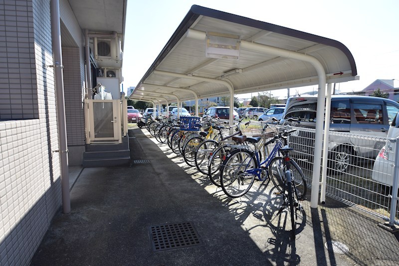 ファーストウイング 駐車場