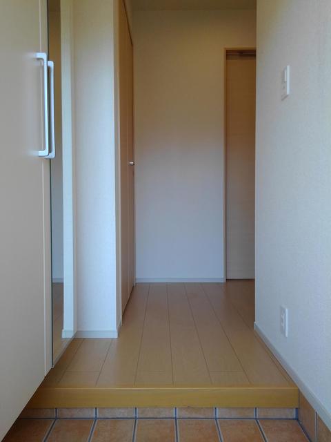 ワイズ　ヴィレッジ 玄関